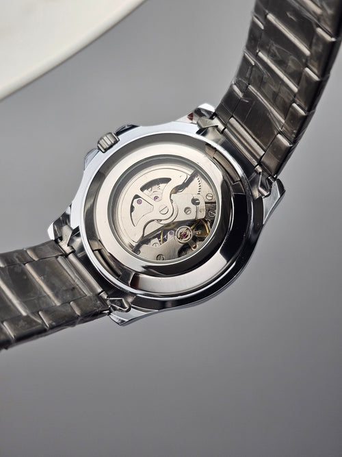 Diver-Style Automatic Watch – Green Dial, Silver Case, Rotating Green Bezel